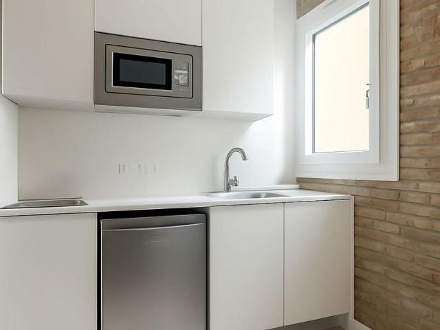 Piso en alquiler en calle De Sant Antoni Maria Claret, Barcelona, de 68 m² 2 habitaciones por 2.370