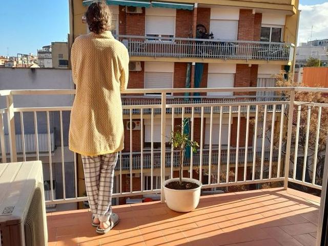 Piso en alquiler en calle De Sant Ildefons, Barcelona, de 85 m² 4 habitaciones por 1.140