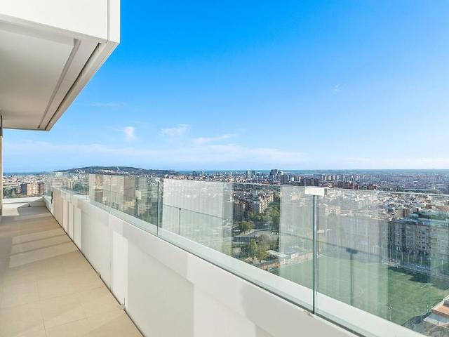 Piso en alquiler en calle De Sant Mateu, Esplugues de Llobregat, de 73 m² 3 habitaciones por 2.380