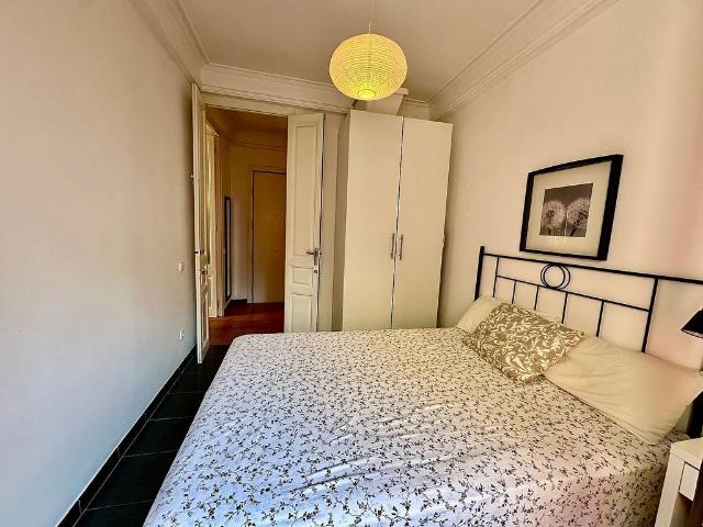 Piso en alquiler en calle De Sant Miquel Barcelona, Barcelona, de 54 m² 3 habitaciones por 1.451