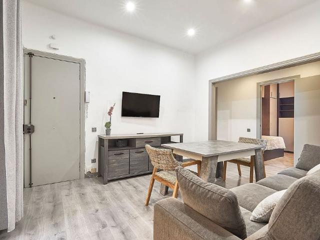 Piso en alquiler en calle De Sant Miquel, Barcelona, de 68 m² 3 habitaciones por 1.800