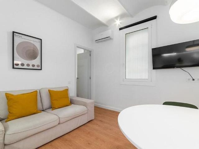 Piso en alquiler en calle De Sant Miquel, Barcelona, de 33 m² 1 habitación por 1.100