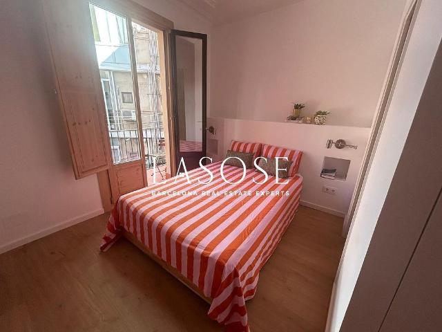 Piso en alquiler en avenida Del Paral·Lel, Barcelona, de 66 m² 2 habitaciones por 2.300