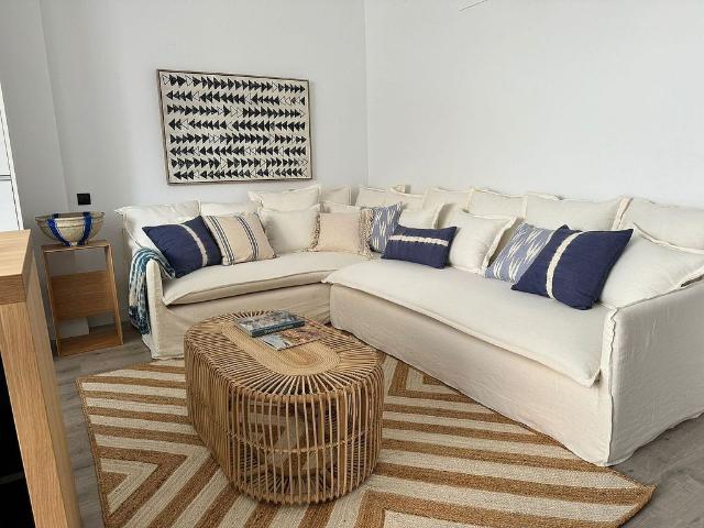 Piso en alquiler en calle De Santiago Rusiñol, Badalona, de 81 m² 2 habitaciones por 1.137