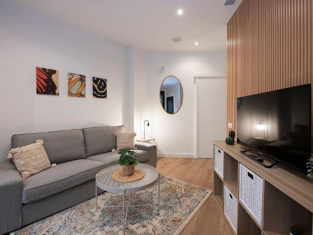 Piso en alquiler en calle De Santiago Rusiñol, Castelldefels, de 50 m² 2 habitaciones por 1.300