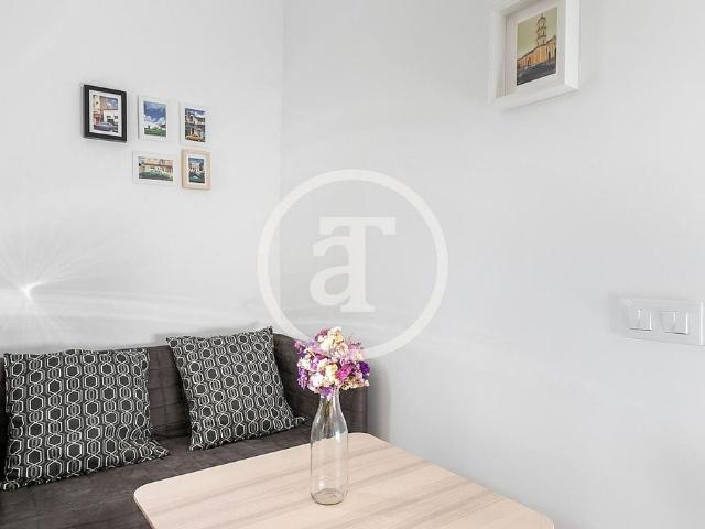 Piso en alquiler en calle De Taxdirt, Barcelona, de 40 m² 2 habitaciones por 1.390