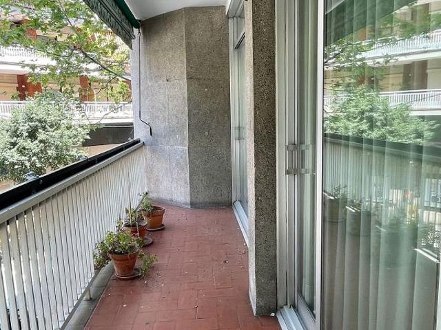 Piso en alquiler en calle De València, Barcelona, de 98 m² 4 habitaciones por 1.454