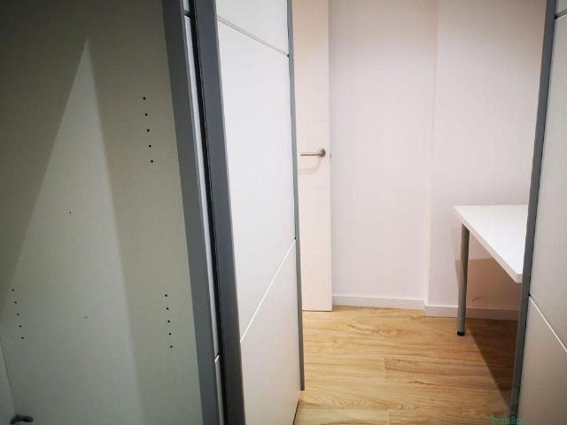 Piso en alquiler en calle De Vilamarí, Barcelona, de 90 m² 3 habitaciones por 1.756