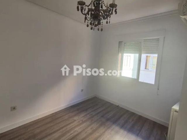 Piso en alquiler en Calle de Zarza
