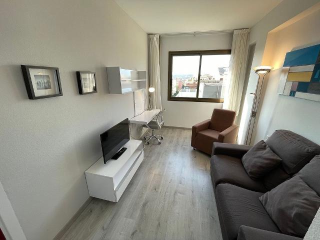 Piso en alquiler en calle Del Taquígraf Garriga, Barcelona, de 55 m² 1 habitación por 1.140