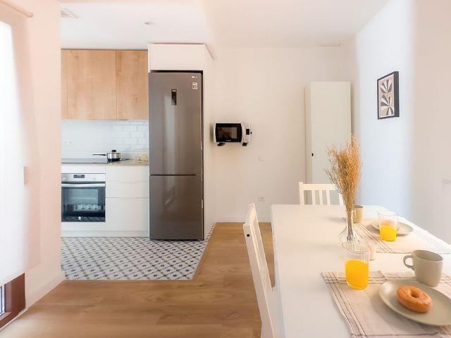 Piso en alquiler en calle Del Baró de Sant Lluís, Barcelona, de 60 m² 2 habitaciones por 1.650