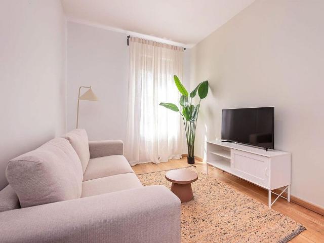 Piso en alquiler en calle Del Comte D'urgell, Barcelona, de 55 m² 2 habitaciones por 3.123