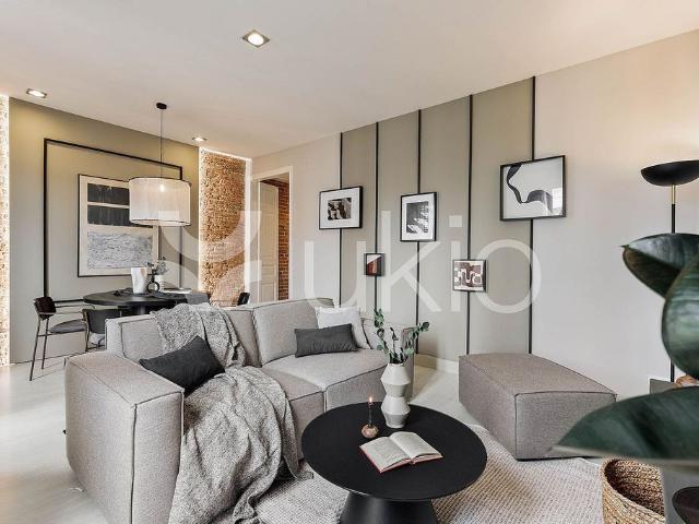 Piso en alquiler en calle Del Comte D'urgell, Barcelona, de 110 m² 3 habitaciones por 2.335