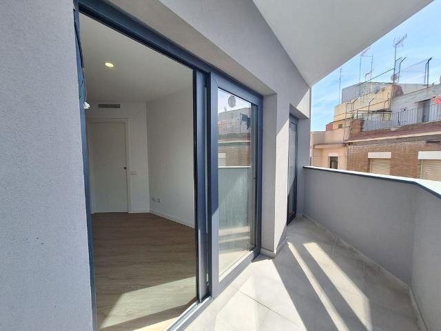 Piso en alquiler en calle Del Comerç, Hospitalet de Llobregat, L´, de 54 m² 2 habitaciones por 1.538