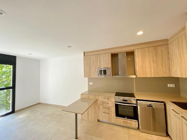 Piso en alquiler en calle Del Doctor Pujades, Sabadell, de 55 m² 2 habitaciones por 1.152