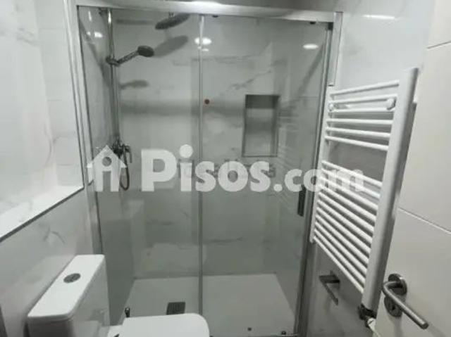 Piso en alquiler en Calle del Doce de Octubre, 12