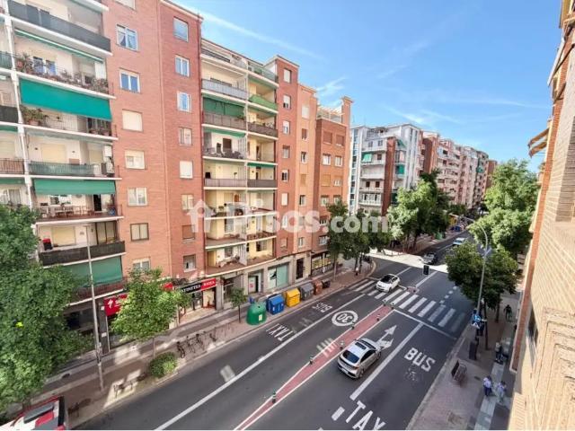 Piso en alquiler en Calle del General Vara de Rey, cerca de Avenida de Pérez Galdós