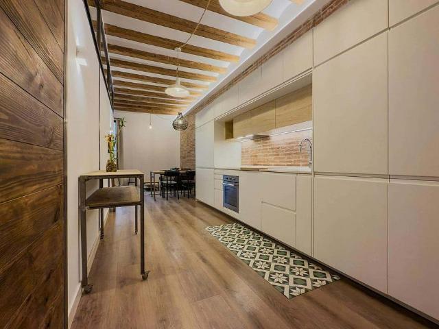 Piso en alquiler en calle Del Peu de la Creu, Barcelona, de 83 m² 2 habitaciones por 1.670