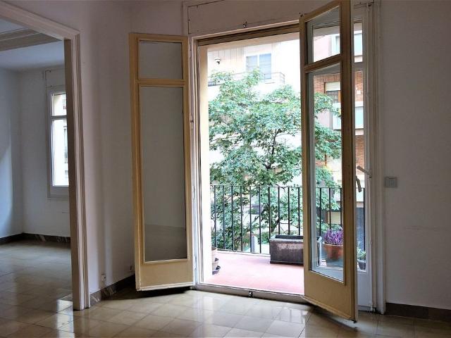 Piso en alquiler en calle Del Robí, Barcelona, de 130 m² 4 habitaciones por 2.000