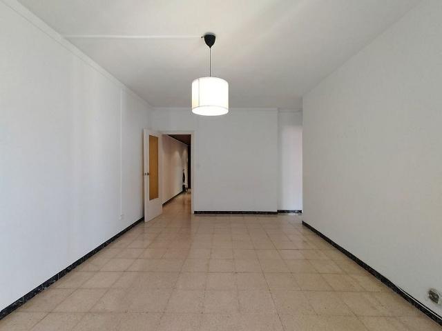 Piso en alquiler en calle Del Rosselló, Barcelona, de 70 m² 3 habitaciones por 1.076