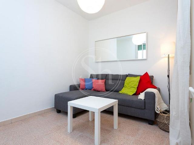 Piso en alquiler en calle Del Rosselló, Hospitalet de Llobregat, L´, de 43 m² 1 habitación por 900