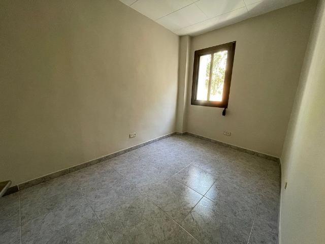 Piso en alquiler en calle D'en Tantarantana, Barcelona, de 125 m² 6 habitaciones por 2.800