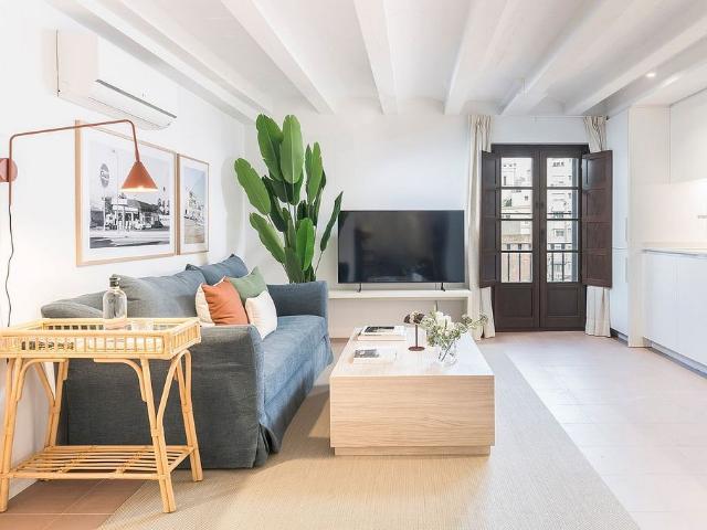 Piso en alquiler en calle D'en Xuclà, Barcelona, de 64 m² 2 habitaciones por 2.955