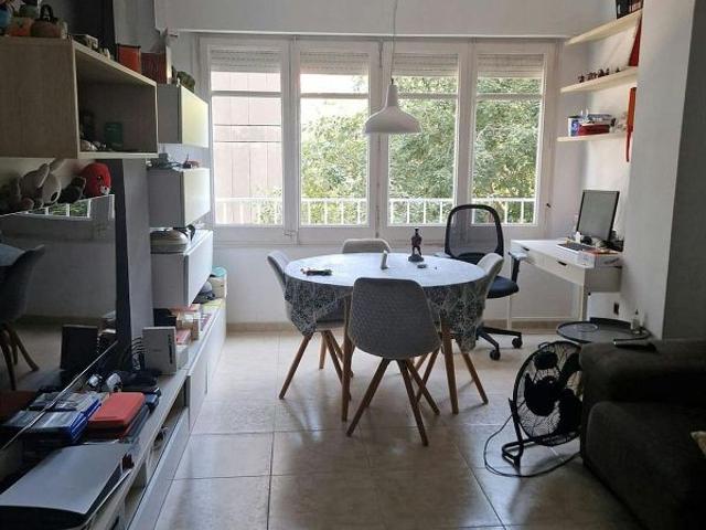 Piso en alquiler en calle D'europa, Barcelona, de 80 m² 4 habitaciones por 1.405