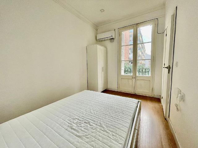 Piso en alquiler en calle D'olzinelles, Barcelona, de 80 m² 3 habitaciones por 1.500