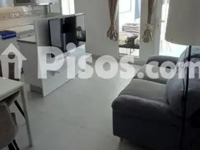 Piso en alquiler en Calle Doña Perfecta, cerca de Calle Don Pío Coronado