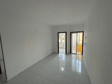 Piso en alquiler en calle Francesc Moragas, Cornellà de Llobregat, de 66 m² 3 habitaciones por 900