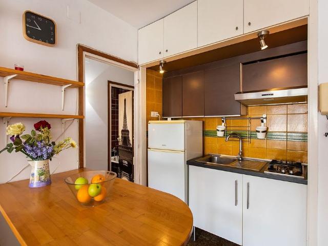 Piso en alquiler en calle Galileu, Barcelona, de 40 m² 2 habitaciones por 1.108