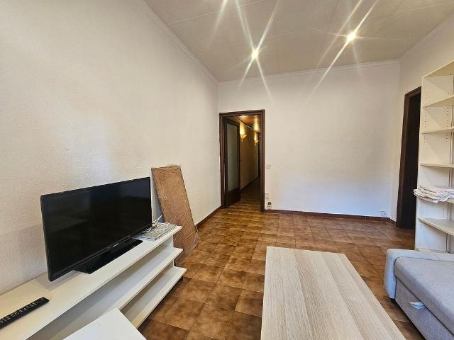 Piso en alquiler en calle Ivorra, Barcelona, de 75 m² 3 habitaciones por 1.456