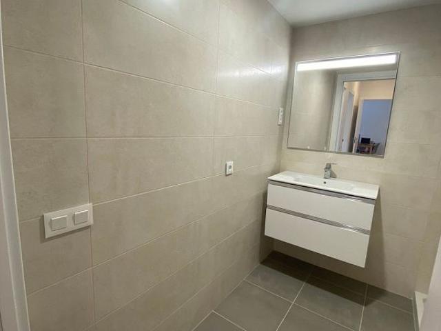 Piso en alquiler en calle Jardí de Les Oliveres, Hospitalet de Llobregat, L´, de 50 m² 2 habitaciones por 1.377