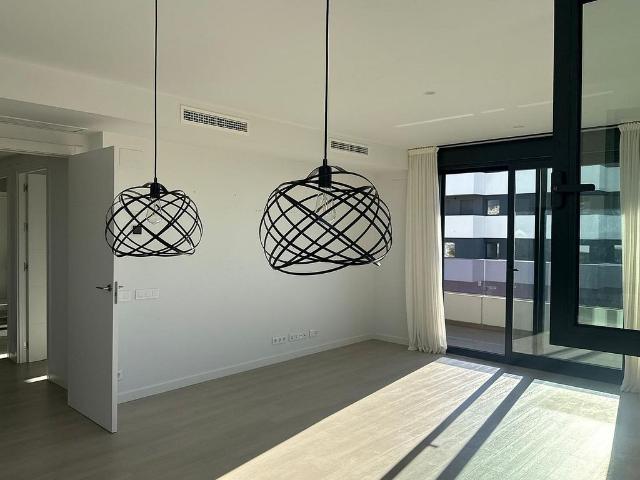 Piso en alquiler en calle Jardin de Las Oliveras, Hospitalet de Llobregat, L´, de 100 m² 3 habitaciones por 2.200