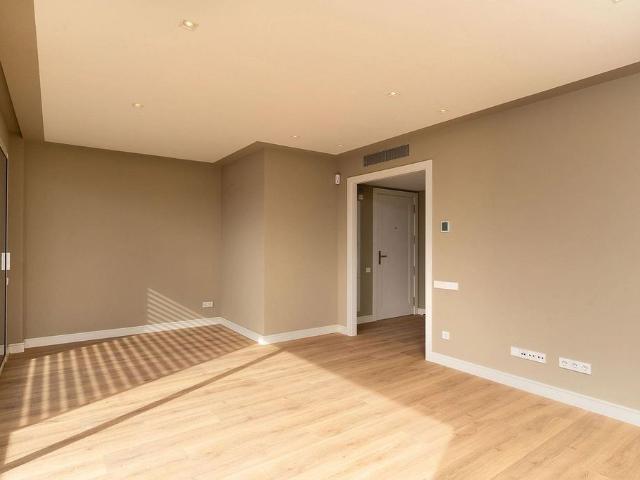 Piso en alquiler en calle Jean Monnet, Sabadell, de 103 m² 3 habitaciones por 1.933