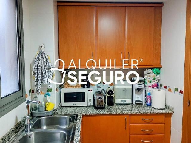 Piso en alquiler en calle Joan Salvat i Papasseit, Sant Boi de Llobregat, de 117 m² 3 habitaciones por 1.400