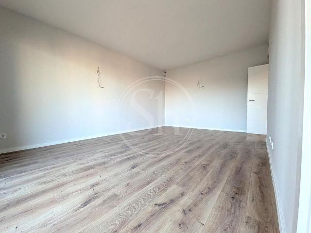 Piso en alquiler en calle Las Rosas, Esplugues de Llobregat, de 74 m² 3 habitaciones por 2.050