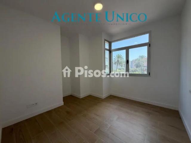 Piso en alquiler en Calle León y Castillo, cerca de Calle de Castilla y León