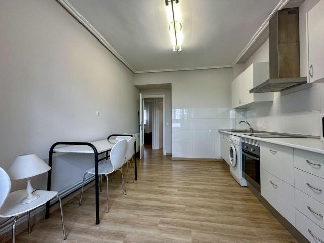Piso en Alquiler en Calle Los Nogales, Abetxuko, Vitoria Gasteiz, Álava