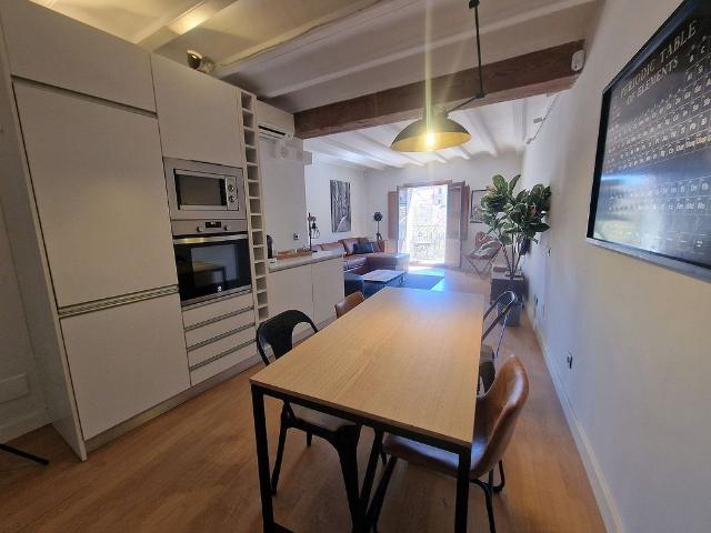Piso en alquiler en calle Palla, Barcelona, de 74 m² 2 habitaciones por 1.469