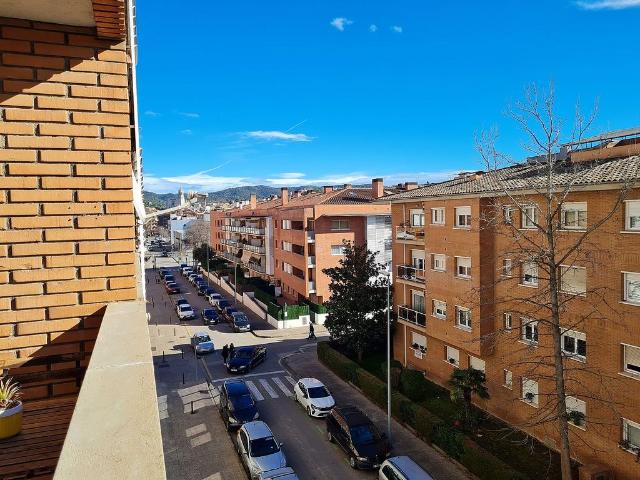 Piso en alquiler en calle Pau Casals, Girona, de 40 m² 2 habitaciones por 762