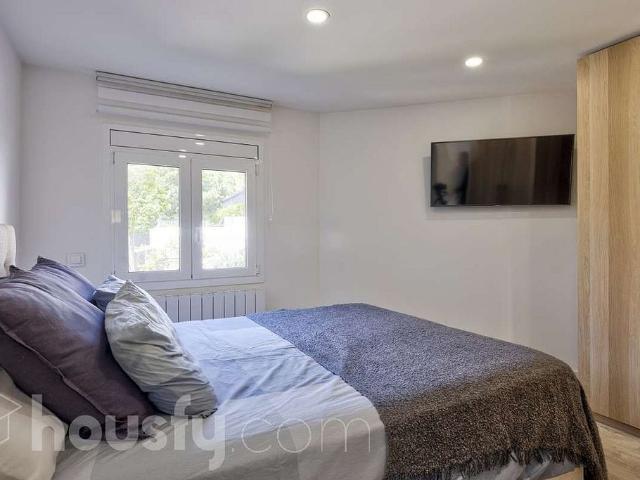 Piso en alquiler en calle Rabelais, Santa Coloma de Gramanet, de 67 m² 3 habitaciones por 710