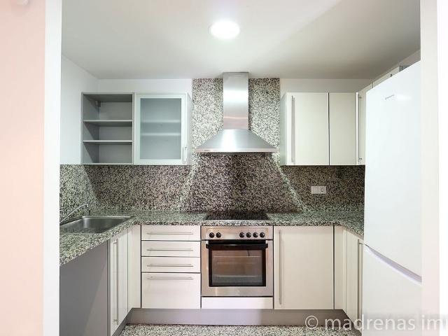 Piso en alquiler en calle Ramon Turro, Girona, de 76 m² 2 habitaciones por 1.001