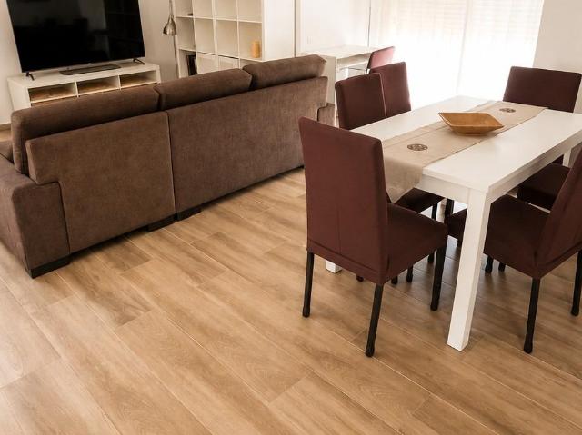 Piso en alquiler en calle Río Escalona, Valencia – 3 habitaciones