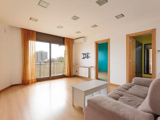 Piso en alquiler en calle Sant Salvador, Esplugues de Llobregat, de 61 m² 3 habitaciones por 927