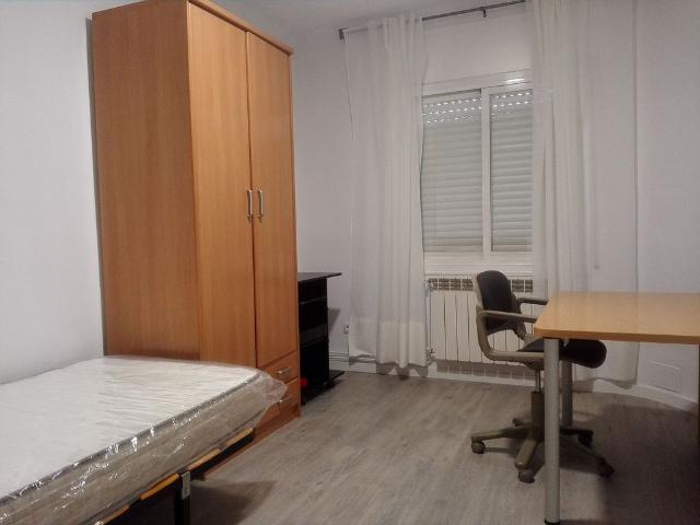 Piso en alquiler en calle Tamarit de Llitera, Lleida, de 77 m² 3 habitaciones por 665