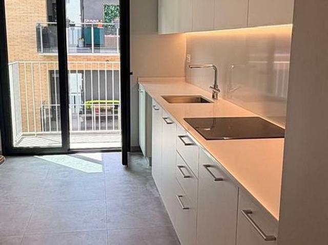Piso en alquiler en calle Victòria Dels Àngels, Montcada i Reixac, de 75 m² 3 habitaciones por 2.200