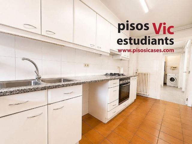 Piso en alquiler en carretera De Manlleu, Vic, de 105 m² 4 habitaciones por 936