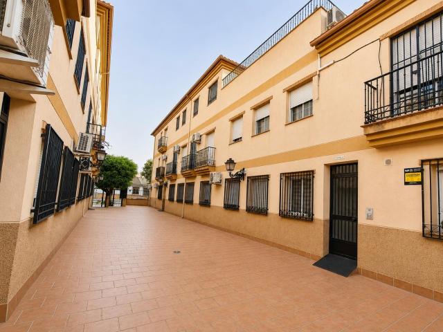 Piso en alquiler en Cijuela con ascensor, garaje y trastero
